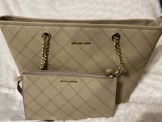 Michael Kors Shoulder Purse And Wristlet 