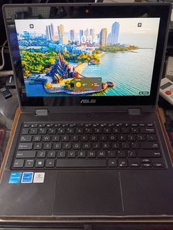 Touch screen laptops Windows 11 Good batteries good charges no issues 85 each no lower