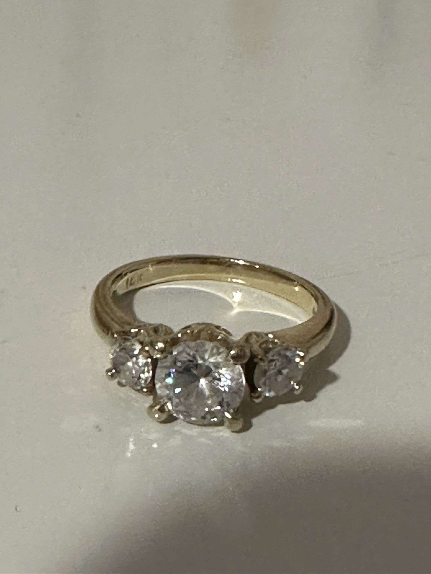 14k Gold Ring with Zirconia Stones – Size 7– Elegant Look