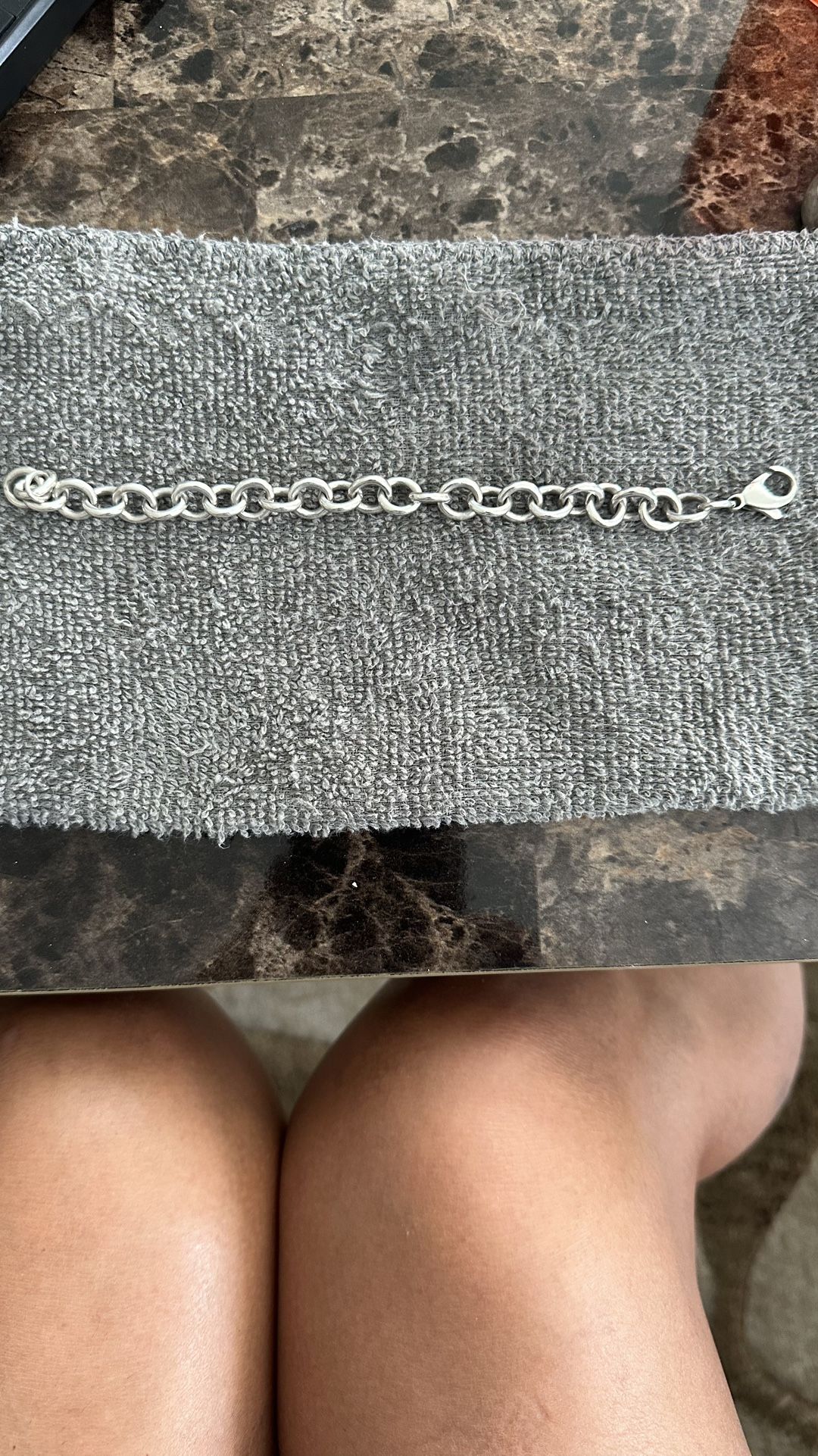 Tiffany’s sterling silver 925 braclet just doesn’t have heart charm
