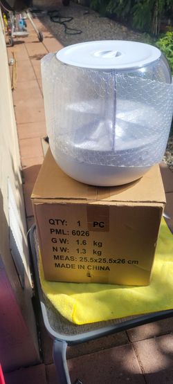 White Round Humidifier with Original Box