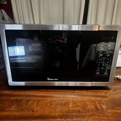 Magic Chef Microwave Barely Used