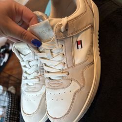 Men’s Tommy Shoes Size 9