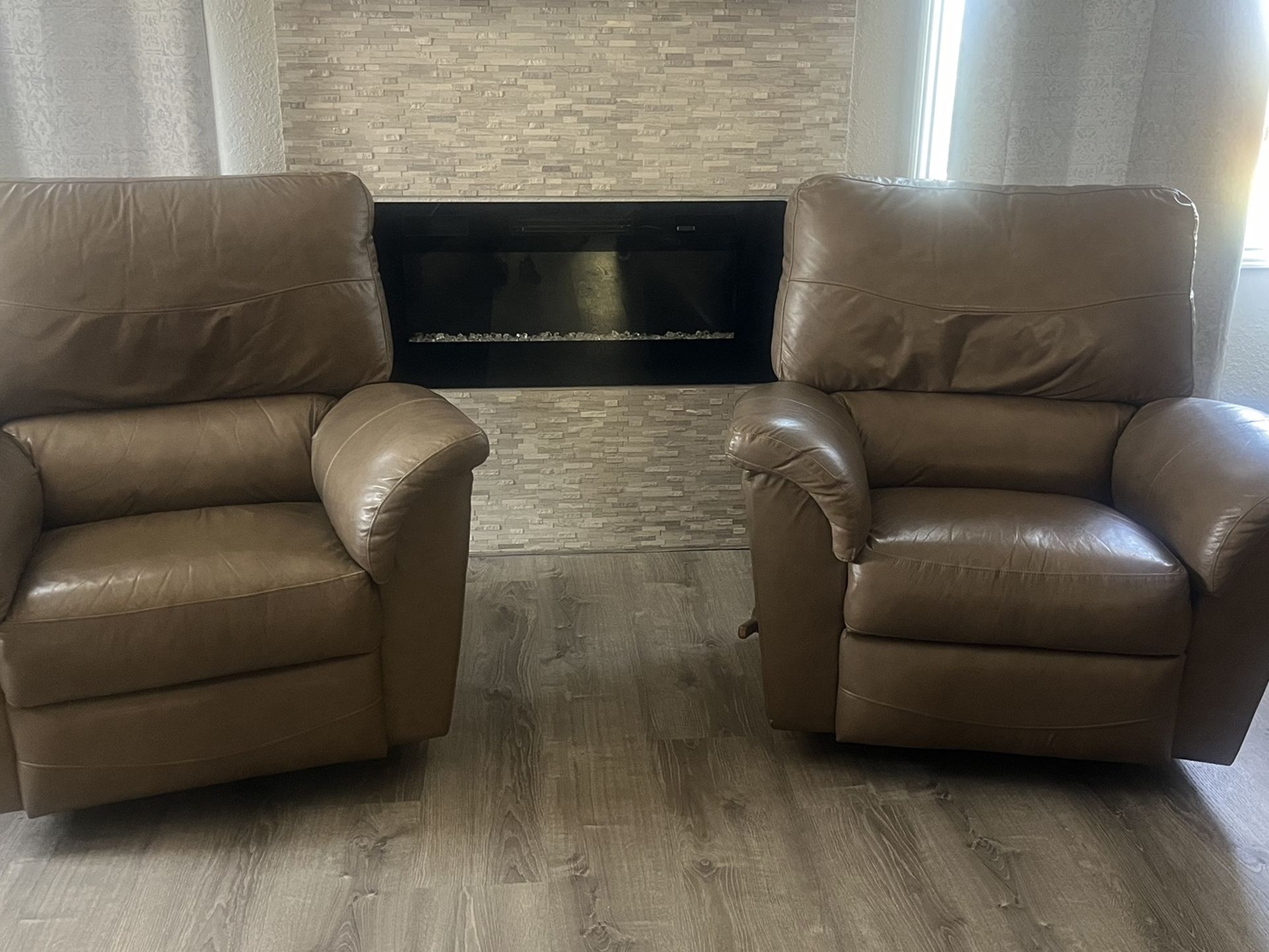 2 Lazyboy Recliners And 1 Couch
