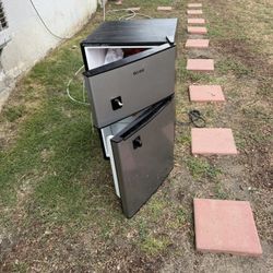 Mini Fridge 