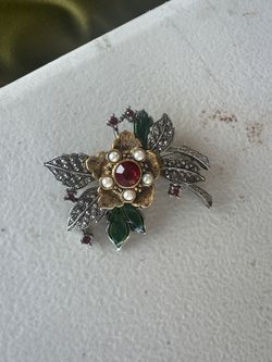Vintage avon brooch
