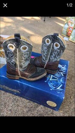 Boots for boy size 9