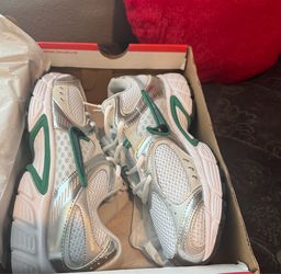 V5 RNR sneakers