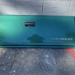 Green Chevrolet s10 or GMC Sonoma original tailgate, fits 94-04 truck