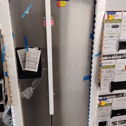 24.6 cu. ft. Side by Side Refrigerator in Fingerprint Resistant Stainless Steel

