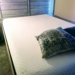 ROYAL HILL QUEEN STORAGE BED 