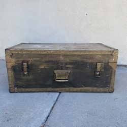 Vintage Chest / Cofre