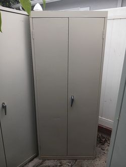 Metal Storage Cabinet With Locking Key 🔑
