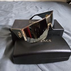 Unisex Men Or Women Versace Sunglasses With Gold Frame