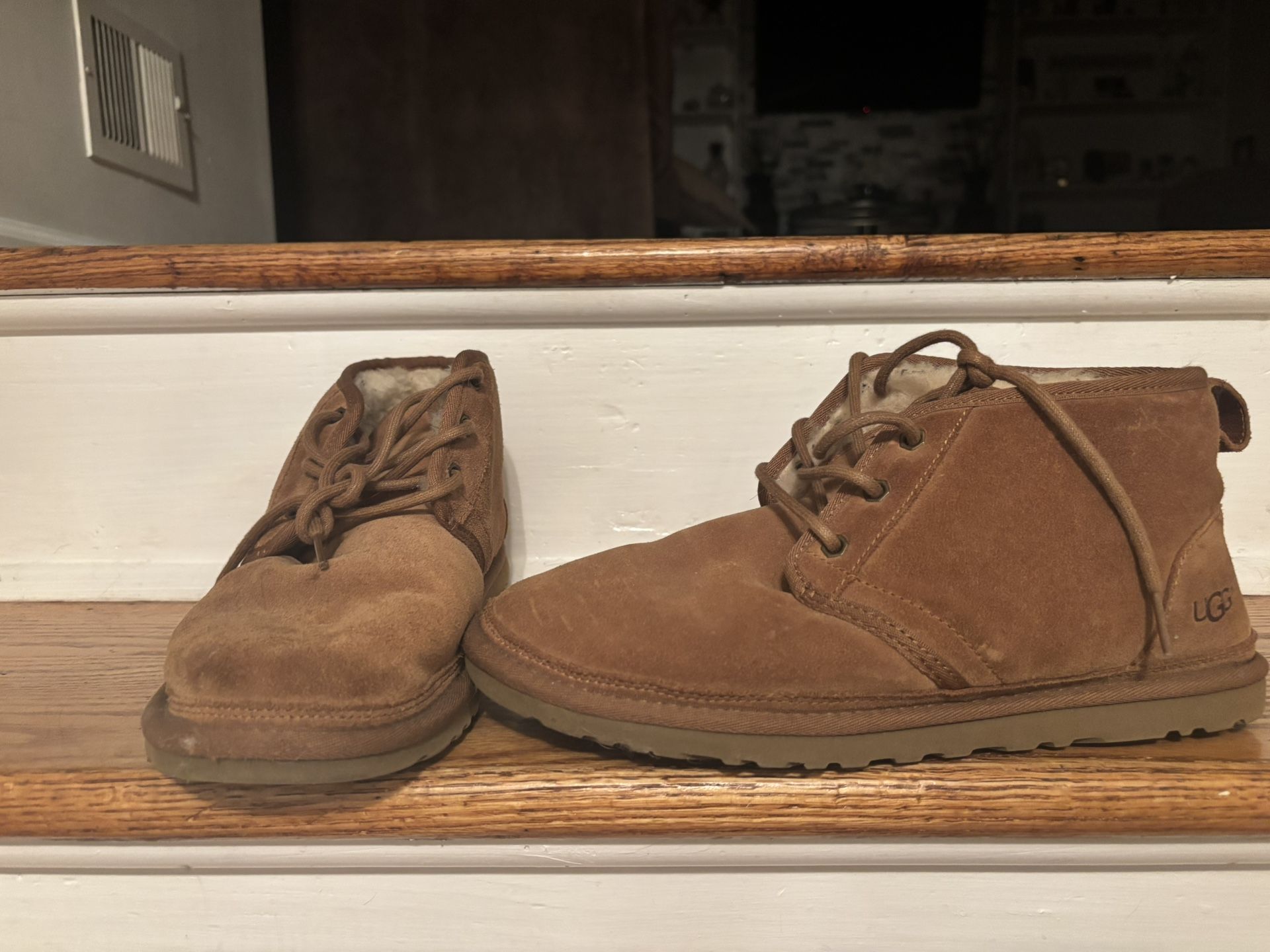 Men’s UGG Boot Size 9