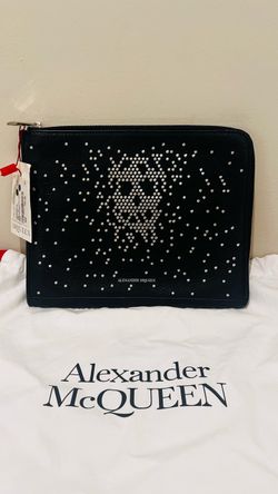 NWT Authentic Unisex Alexander McQueen Black Leather Studded Skull Zip Clutch