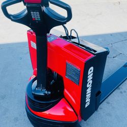 Raymond electric pallet Jack 4500 Lbs