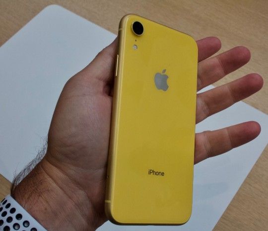 Apple iPhone xr yellow 256gb unlocked AT&T