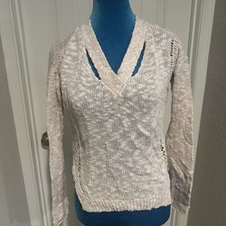 Women’s Cream Open-Knit V-Neck Sweater – Cutout Detail