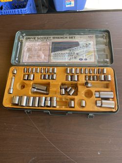 40 pieces socket set & 45 sockets different sizes (not a complete set)