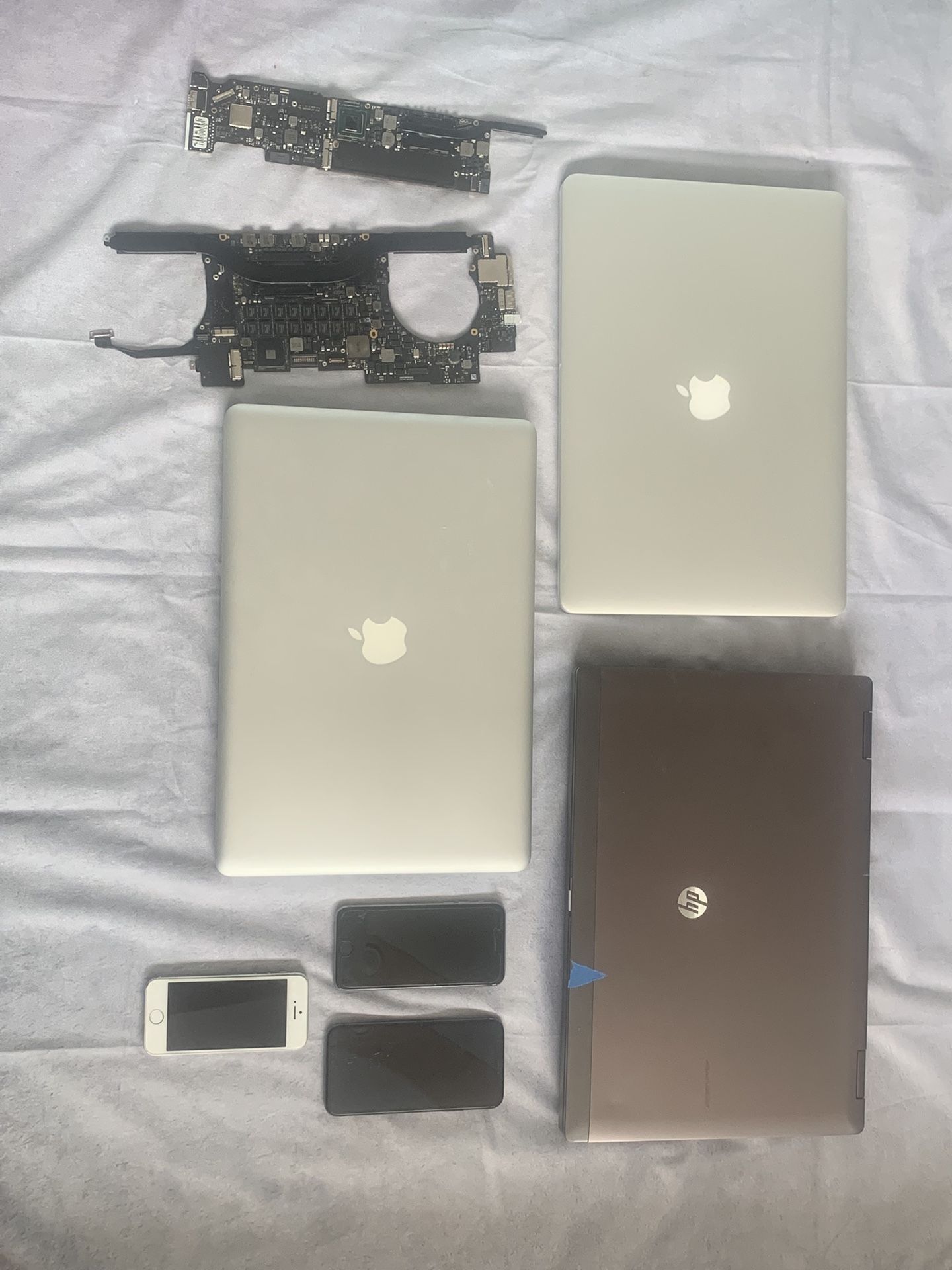 MacBook lot sale *iphones, MacBooks, Pc, logic boards / Parts&Repair