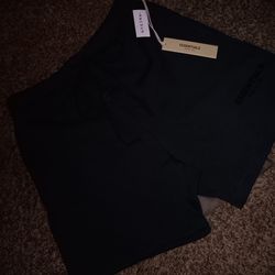 Essential Shorts, Black, Size L