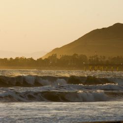1,014 Piece Puzzle - Golden Hour Pierpont Beach, Ventura, CA