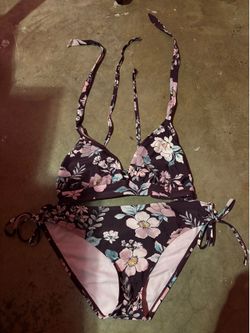 2 piece women’s swimsuit outfit