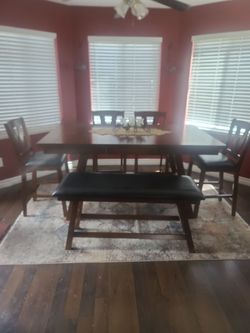 Dining room table