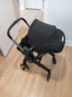 Doona Car seat/stroller with base