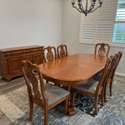 Traditional Style Oak Dining Set 