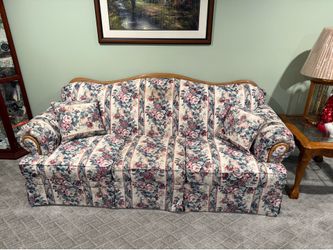 La z Boy Floral couch and Love Seat