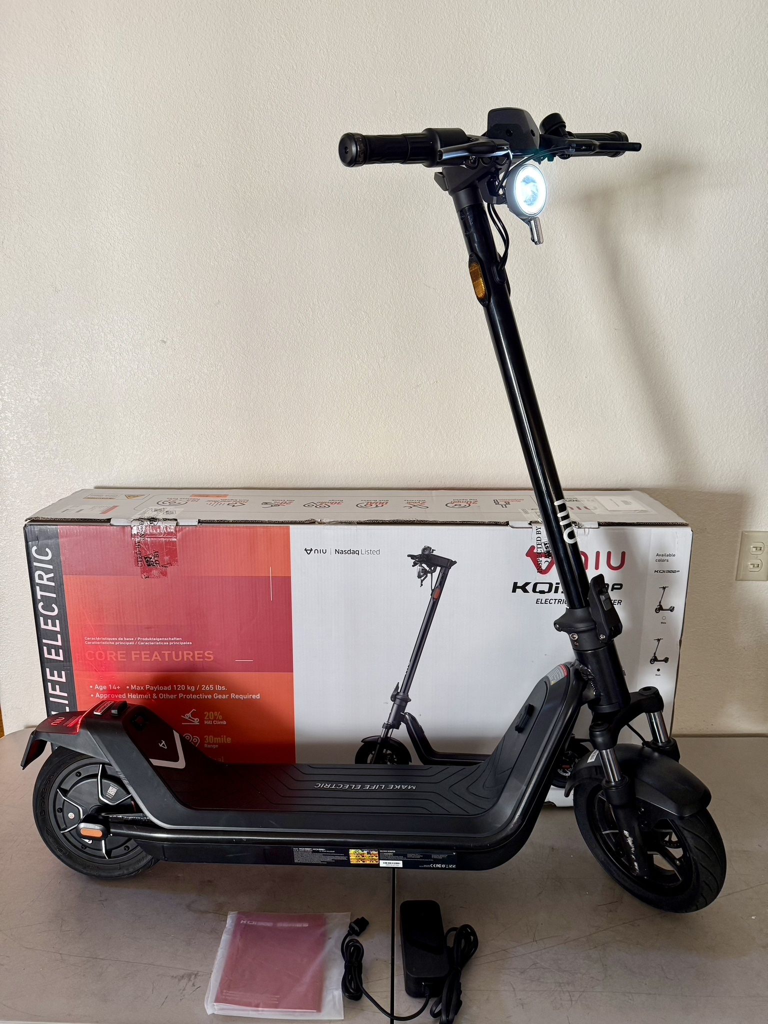 NIU - KQi 300P Foldable Electric Kick Scooter W/ 30 mi Max Range & 20 mph Max Speed - Black