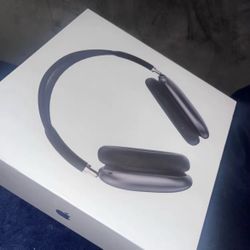 AirPod Maxes 