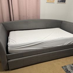 Twin Daybed with Twin Trundle (2 Twin Beds!)