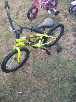 Huffy 18- inch with removable training wheels - Very good