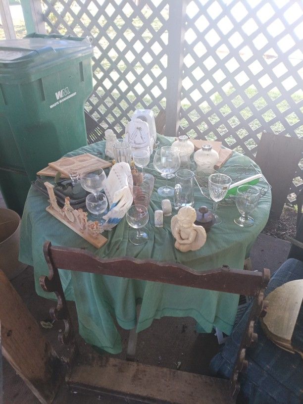 2 Tables Full Of Everything's A Quarter