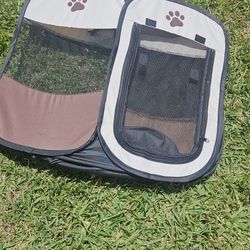 COLLAPSIBLE SMALL ANIMAL PLAYPEN