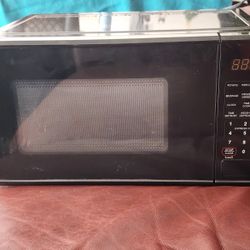 Mainstays Microwave 0.7 Cubic Feet (Plate Size)