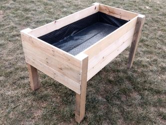 Raised Garden Bed / Planter