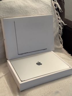 Macbook Air 15inch 24GB