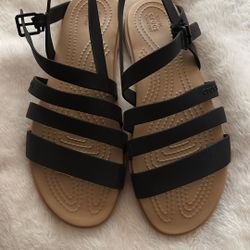 Crocs Size 7
