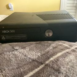 Xbox 360 E With 3 Games