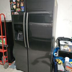 Refrigerator 