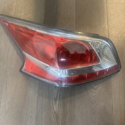 2014 Nissan Altima taillight