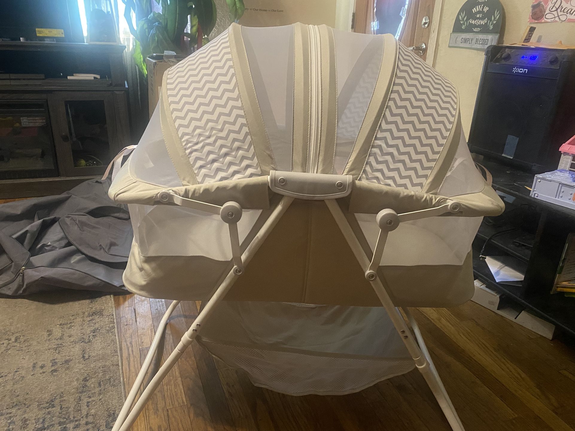 Zip Up Bassinet