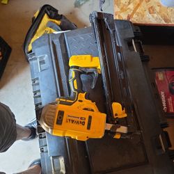 Dewalt Cordless 21* Naigun