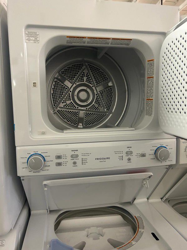 Combo Frigidaire Washer And Gas Dryer (New)