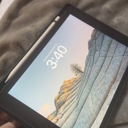 Pick Up Same Day! - iPad 9th Gen (64 GB) with Apple Pencil!!! Perfect Working Condition!