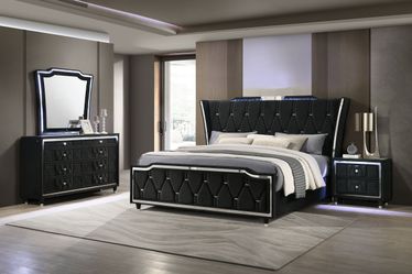 Lorient Black 4-piece Eastern King Bedroom Set